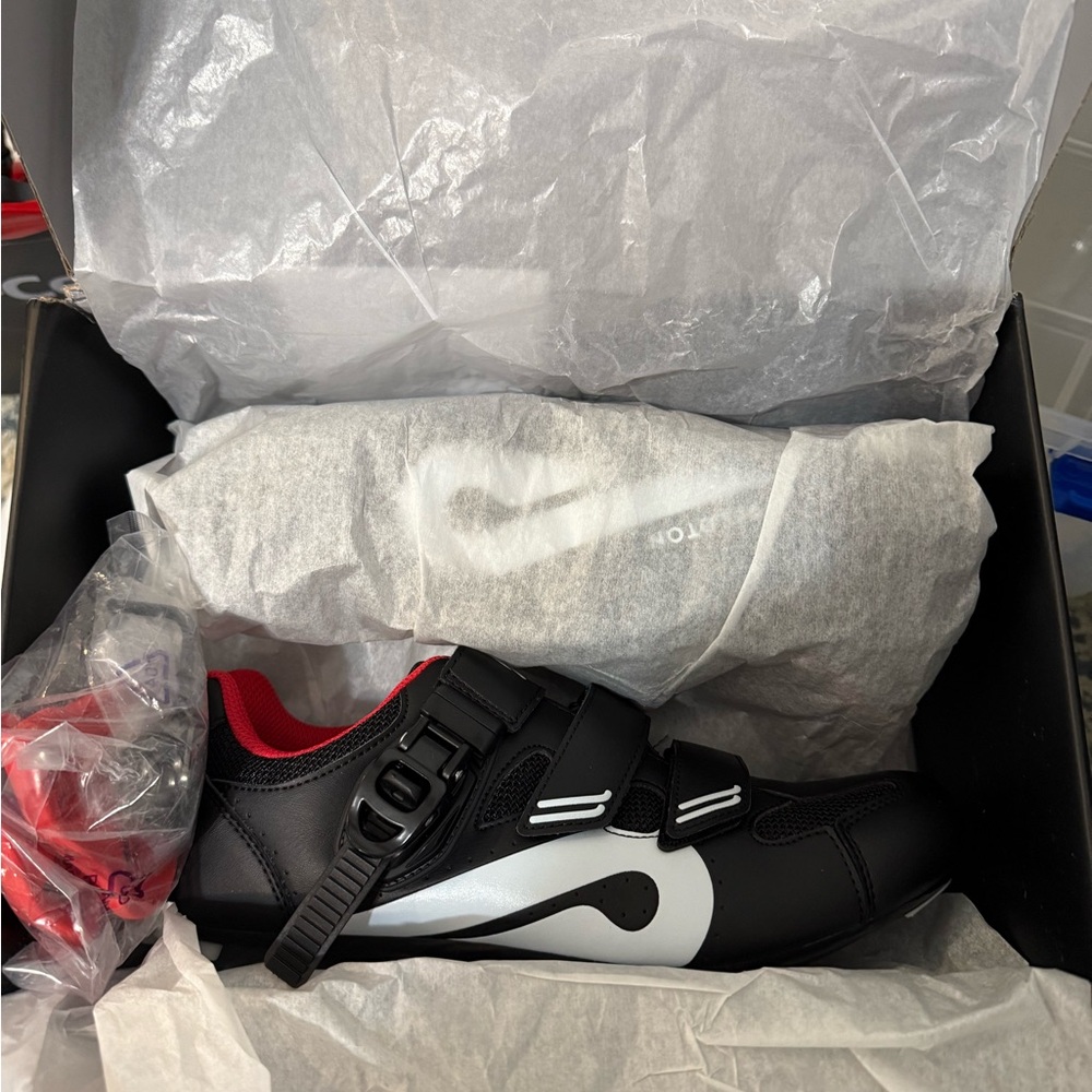 New in Box Peloton 41 cycling shoes